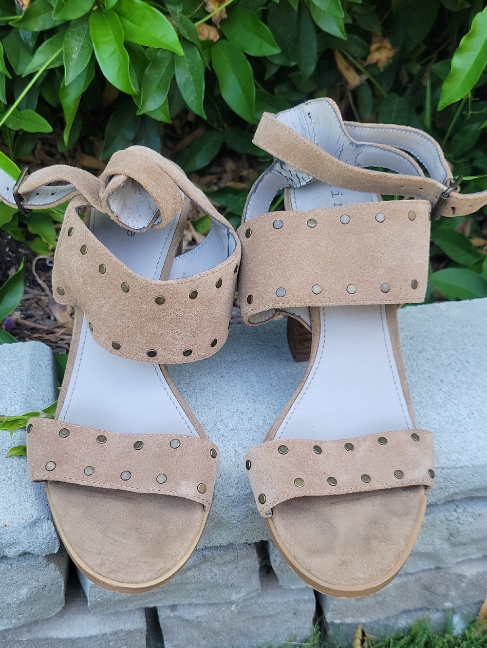 Tan Suede 4" Chunky Heel Sandals with Stud Accents Sz 9